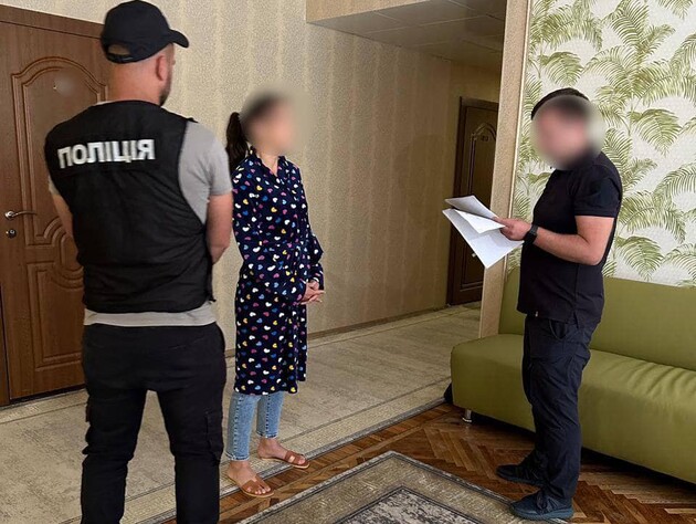 В Киевской области адвокат организовала схему выезда уклонистов за границу под видом 