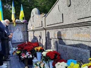 Суханов про похорон матері Кузьми Скрябіна: Були близькі, родичі, друзі, знайомі та жодного представника шоу-бізнесу