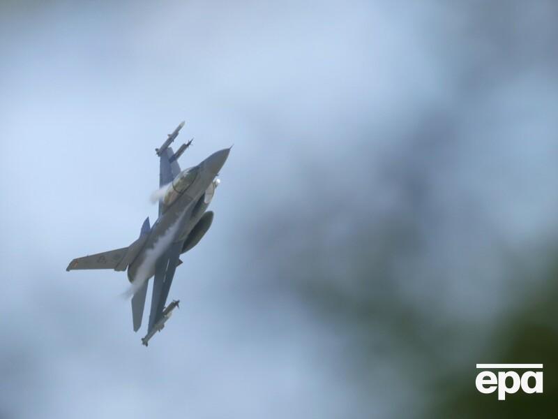 У Повітряних силах ЗСУ показали, як льотчики, які перебувають в Україні, адаптуються до винищувачів F-16