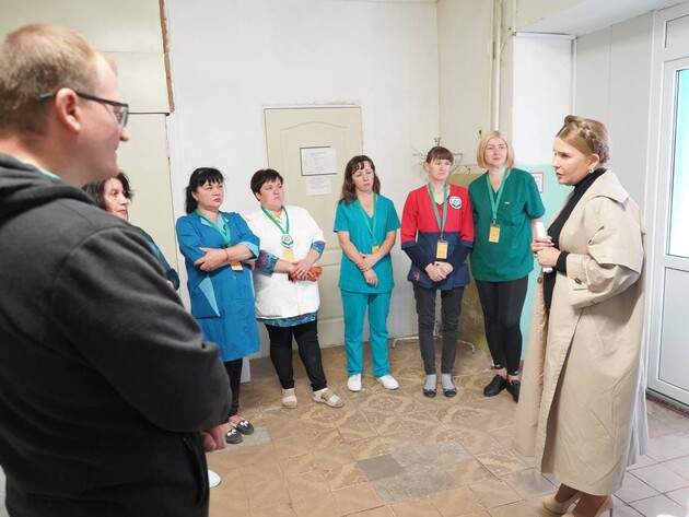 Тимошенко привезла в Покровск и Торецк помощь для больниц