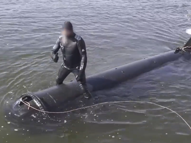 Украинские военные тестируют новый подводный дрон 