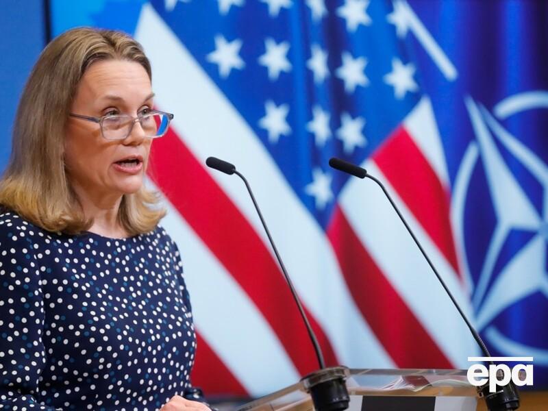 НАТО збільшить виробництво зброї для України та власних запасів – амбасадорка США