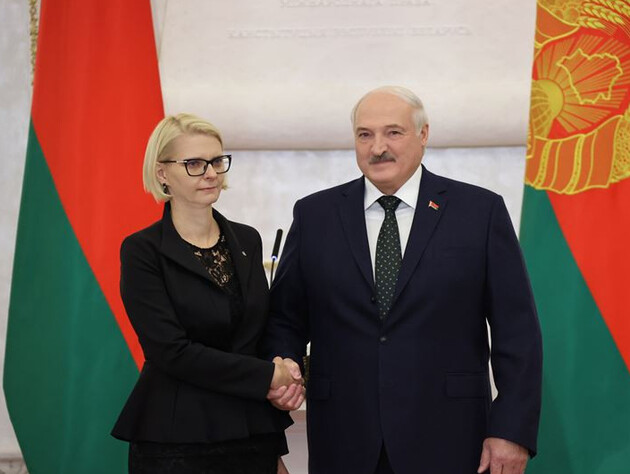 Амбасадорка Угорщини вручила вірчі грамоти самопроголошеному Лукашенку. Це перша країна ЄС, яка зробила це з 2020 року