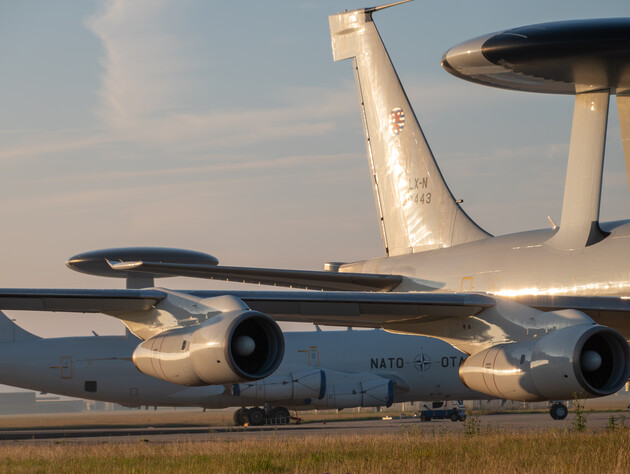 НАТО перебрасывает в Литву два самолета-разведчика AWACS для наблюдения за военной активностью России. Видео