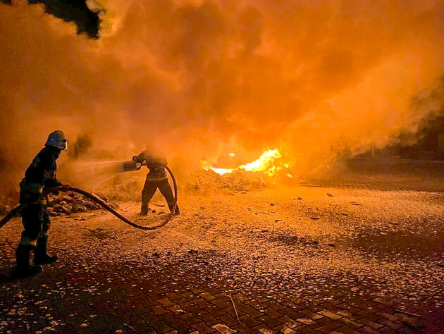 В одной из общин Винницкой области после попадания дрона Shahed оккупантов вспыхнул мощный пожар, местные власти сообщали об эвакуации