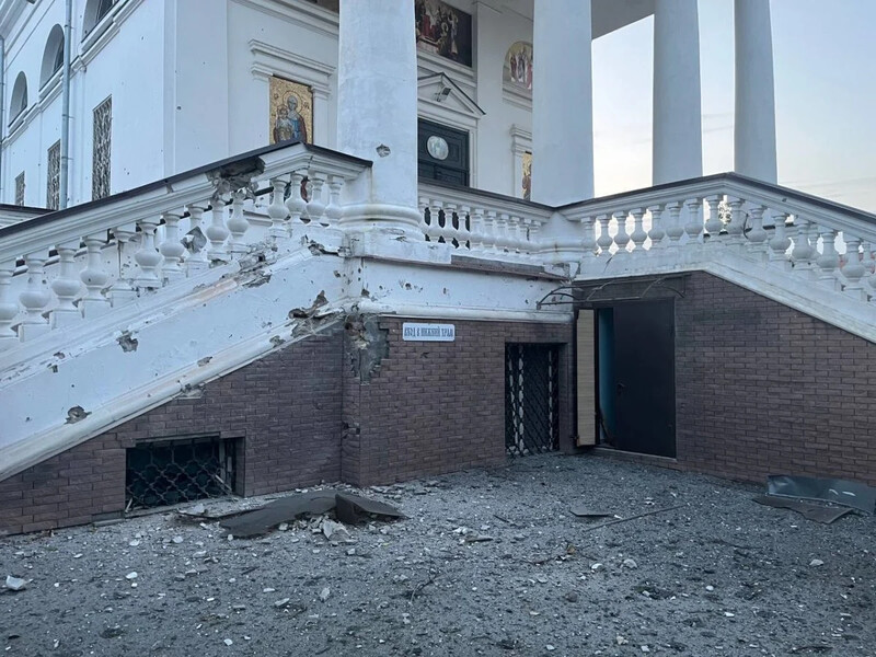 В Херсоне в результате российского обстрела поврежден кафедральный собор. Фото