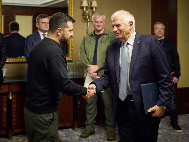Зеленський обговорив із Боррелем військову й фінансову підтримку України й санкції проти РФ