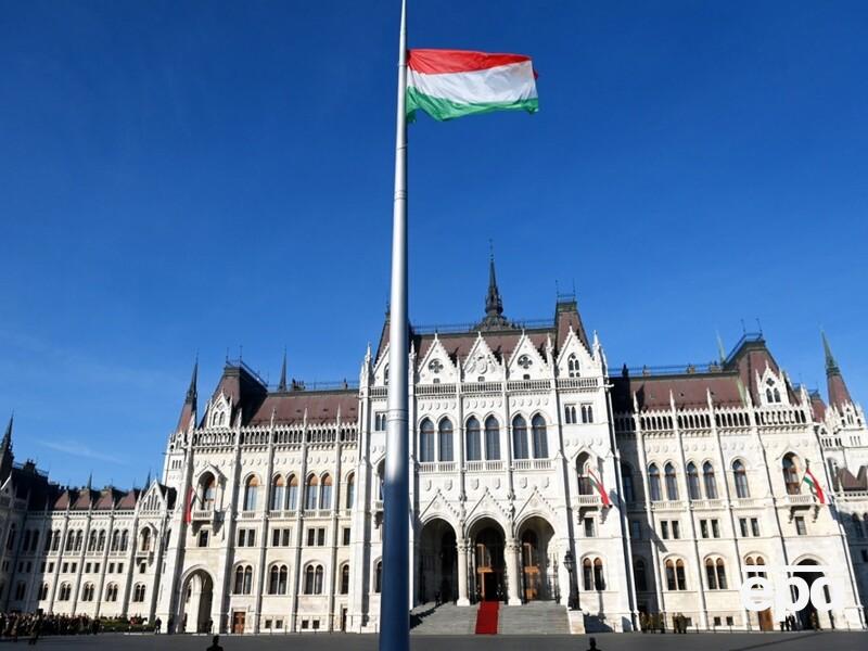 Венгрия предложила разделить на две части €50 млрд помощи для Украины – Bloomberg