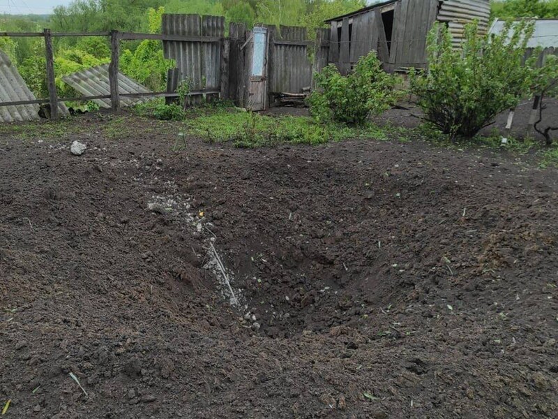 Окупанти обстріляли з артилерії цивільну інфраструктуру села в Сумській області, є загибла й поранений – прокуратура
