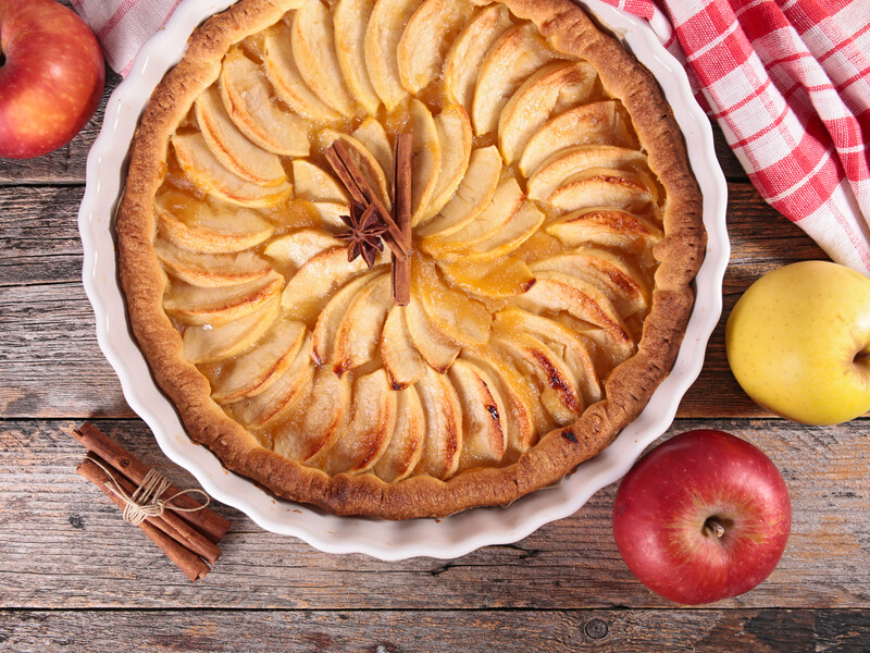 Приготовьте сытный масляный пирог. Рецепт с яблоками