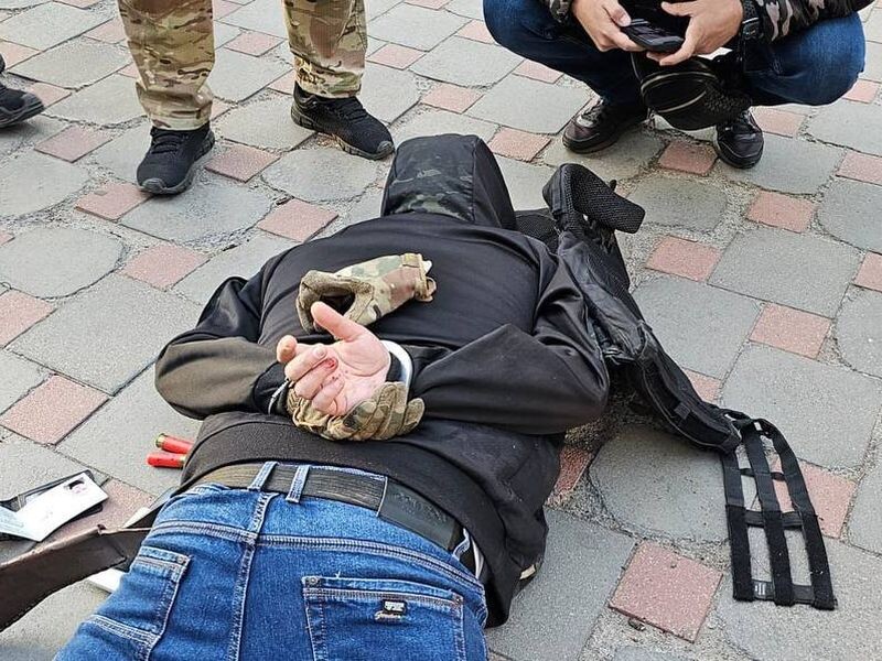 В Киеве задержали вооруженного мужчину, который устроил стрельбу в бизнес-центре
