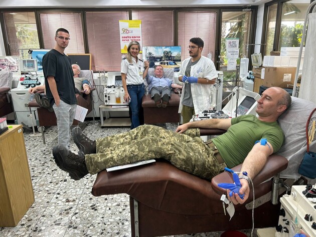 Посольство Украины в Израиле сдало кровь для пострадавших в результате нападения ХАМАС