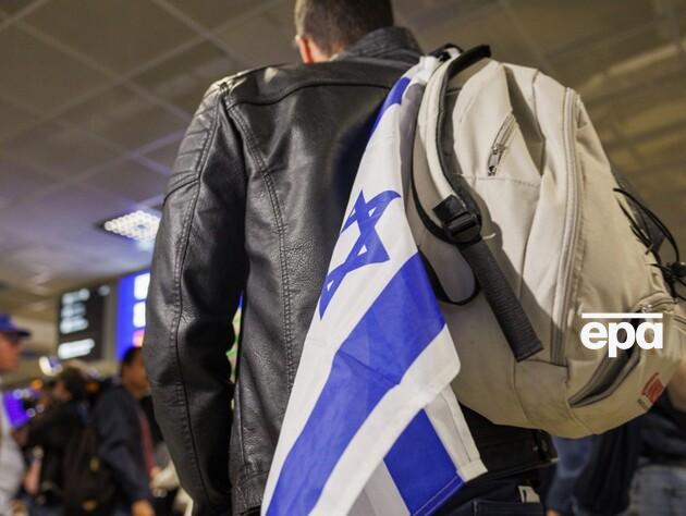 В Израиль со всего мира возвращаются резервисты, чтобы защищать страну. Авиакомпания El Al впервые с 1982 года выполнит рейс в шаббат