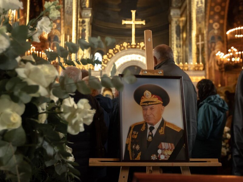 В Киеве похоронили первого главу МВД Украины времен независимости