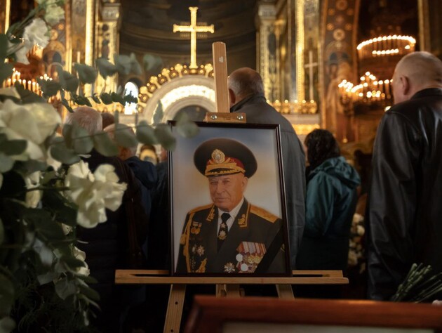 В Киеве похоронили первого главу МВД Украины времен независимости