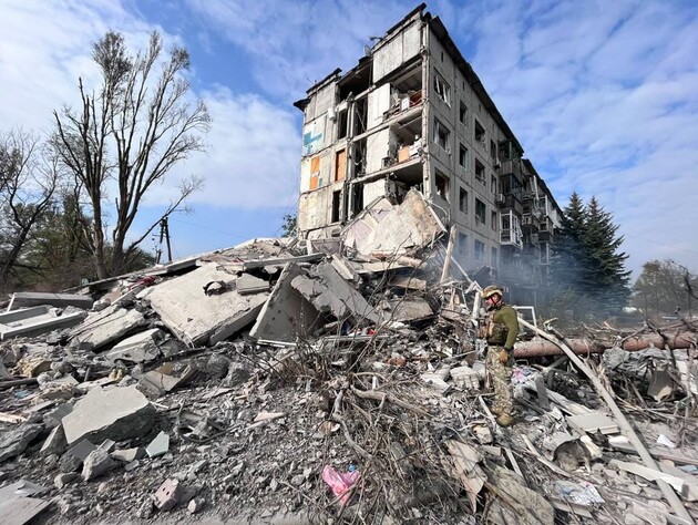 Двое погибших в Херсонской области, удар авиабомбой по селу в Харьковской области, массированные обстрелы Авдеевки. Сводка ОВА за сутки