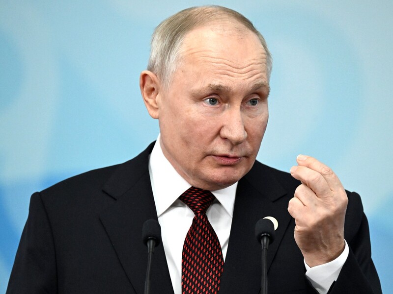 Путин заявил, что Украина готовит "активные наступательные операции". По словам Зеленского, РФ уже утратила инициативу на поле боя