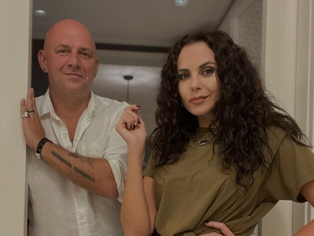 Потап показал новое селфи с женой. Супруги позировали в лесу 