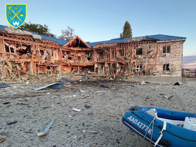 Уламки російських дронів пошкодили яхт-клуб в Одесі. ЗСУ показали наслідки атаки. Фото
