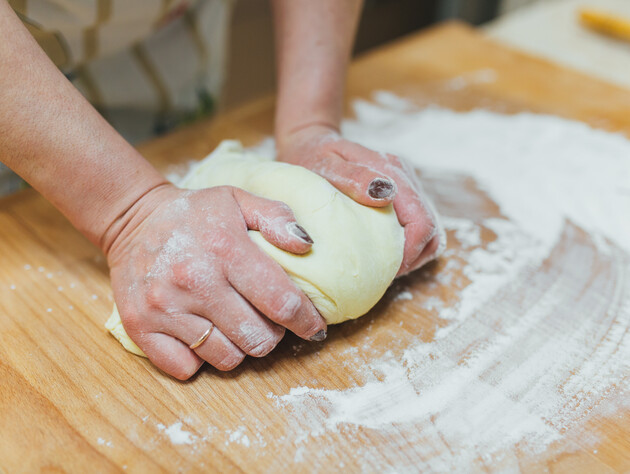 Домашній хліб із шести інгредієнтів без яєць. Рецепт тіста на кефірі
