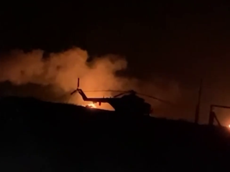 "А це вже боєкомплект пішов". ЗМІ показали відео вибухів на аеродромі в Бердянську