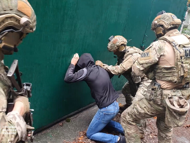 Жителя Бахмута, который сдавал украинские позиции оккупантам, осудили за государственную измену