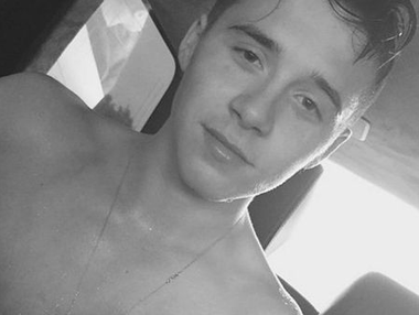 Бруклин Бекхэм представил новую дизайнерскую коллекцию отца