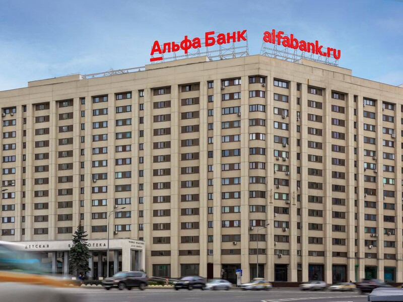 Украинские хакеры объявили о взломе базы данных российского "Альфа-Банка", в том числе информации о Фридмане, Тимати и Басте