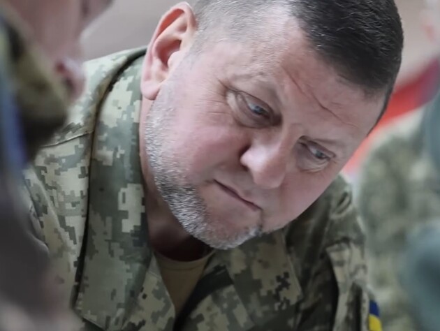 Залужный посетил Авдеевку, которую пытаются окружить россияне, и пообщался с командирами. Видео