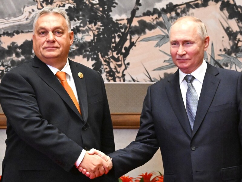 Кулеба: Надеюсь, что Орбан хотя бы вымыл руки после рукопожатия с Путиным