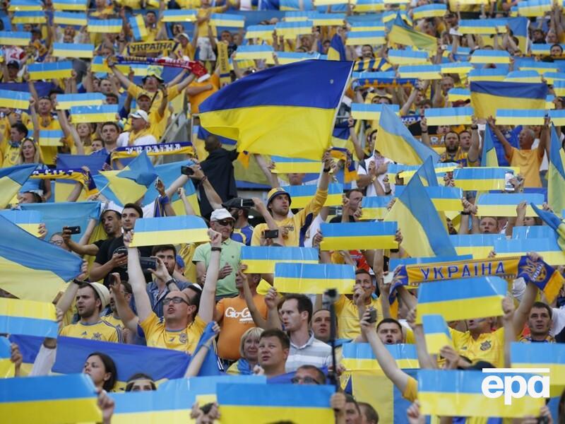 УЄФА знизив штраф за поведінку українських уболівальників на матчах збірної з Англією та Італією, але обмежила продаж квитків фанам