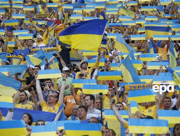 УЕФА снизил штраф за поведение украинских болельщиков на матчах сборной с Англией и Италией, но ограничил продажу билетов фанам