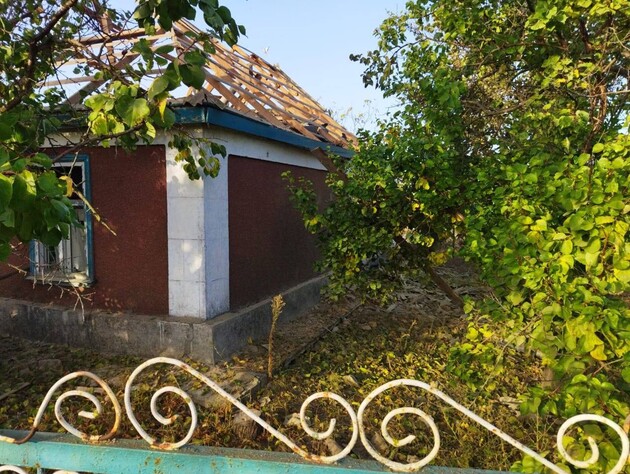 Росіяни вночі вдарили по будинку в Білозерці Херсонської області, постраждало четверо людей, зокрема дитина – ОВА