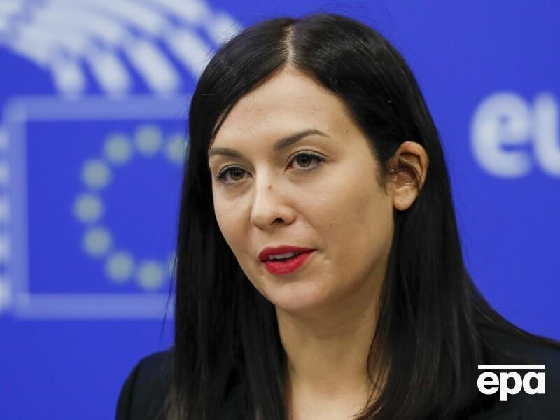 Угорська євродепутатка заявила, що ЄС потрібна перемога України, й закликала прискорити і збільшити допомогу