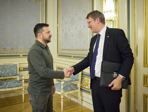 Зеленський обговорив із міністром оборони Данії постачання Україні F-16 і систем ППО