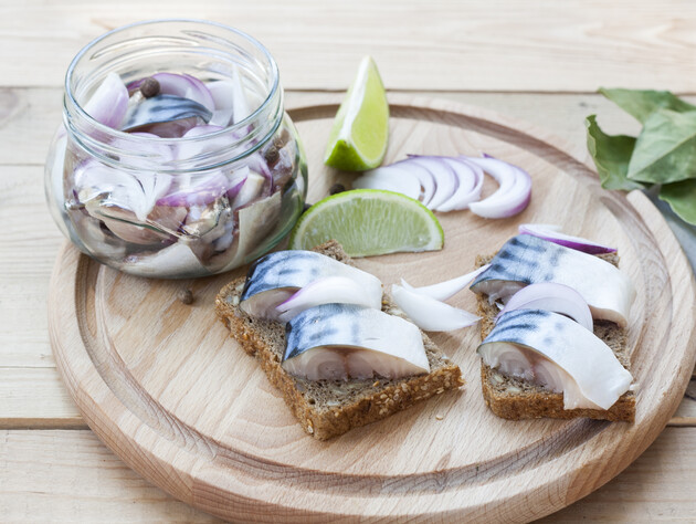 Додайте це у воду – і вийде смачна риба. Рецепт маринаду для скумбрії з точним переліком спецій