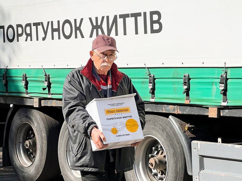В Новоархангельске Кировоградской области продолжается выдача помощи от Фонда Рината Ахметова для переселенцев