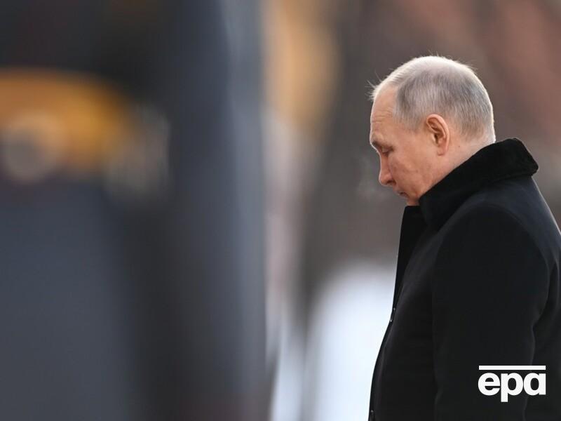 "Тиран мертвий" – "Але це не точно". Соцмережі обговорюють повідомлення про нібито смерть Путіна і спробу держперевороту в РФ