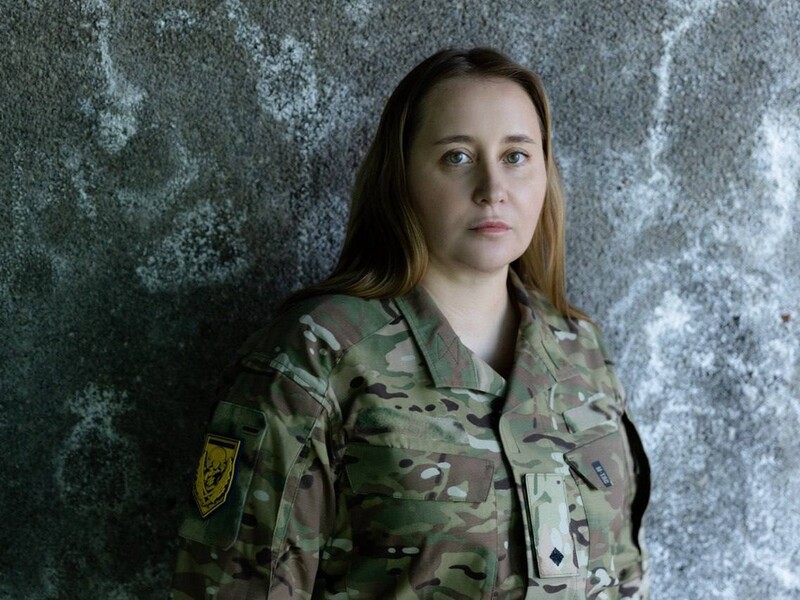 Глава патронатной службы "Азова" рассказала, что ее и других волонтеров попросили "спрятаться в углу" на мероприятии в Киеве из-за военной формы