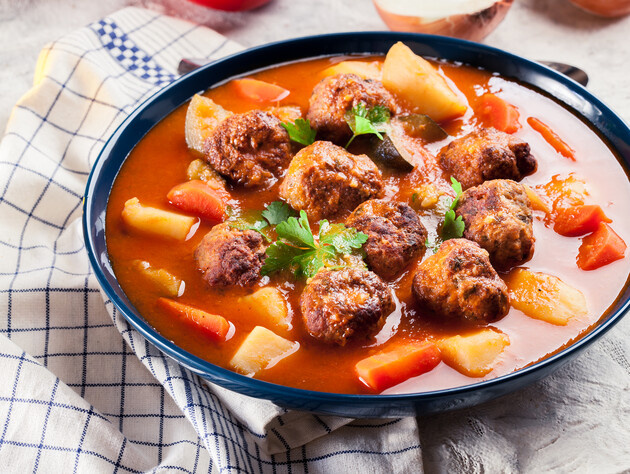 Приготуйте на вечерю тюфтельки з картоплею за цим рецептом. Відео з описом