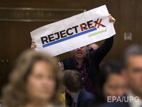 Несколько человек в зале Сената пытались сорвать процедуру утверждения Тиллерсона госсекретарем США