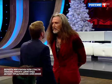 Джигурда и ведущий программы 