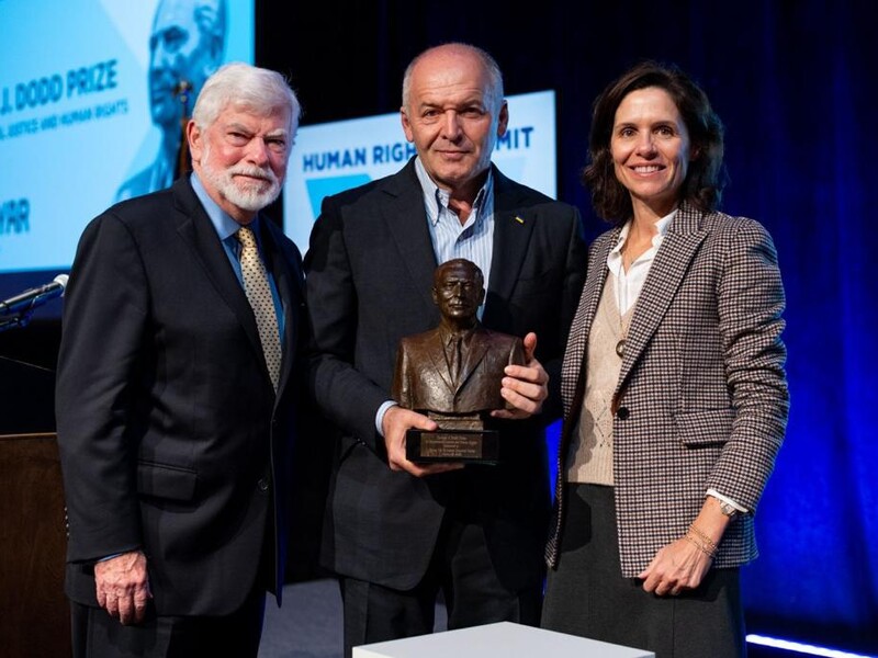 Пінчук став лауреатом американської премії Додда з міжнародного правосуддя і прав людини від імені меморіального центру "Бабин Яр"