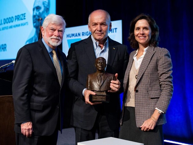 Пінчук став лауреатом американської премії Додда з міжнародного правосуддя і прав людини від імені меморіального центру 