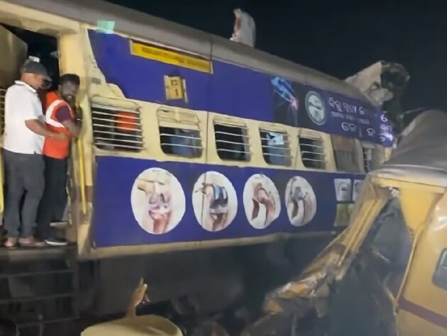 В Индии столкнулись пассажирские поезда, есть погибшие