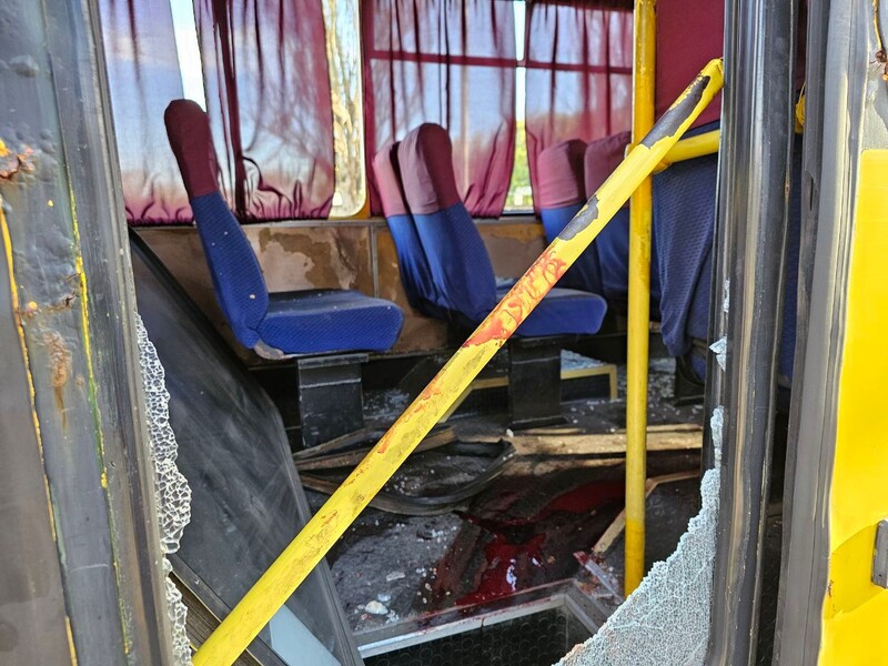 Россияне обстреляли маршрутный автобус в Херсоне, ранены семь человек – ОВА 