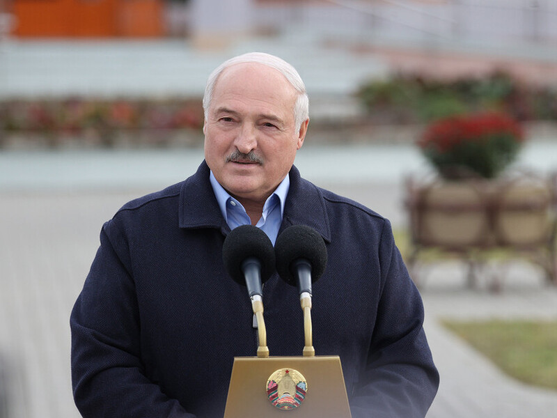 Лукашенко заявил, что Украина "будет наша", а Европа "приползет к нам, к России"