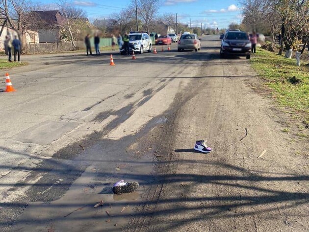 У Черкаській області неповнолітній водій збив двох дітей. Дев’ятирічний хлопчик загинув на місці, його сестра зараз у лікарні