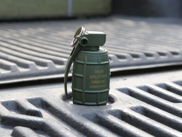 Помощнику Залужного подарили боевые гранаты, одна из них сдетонировала – глава МВД