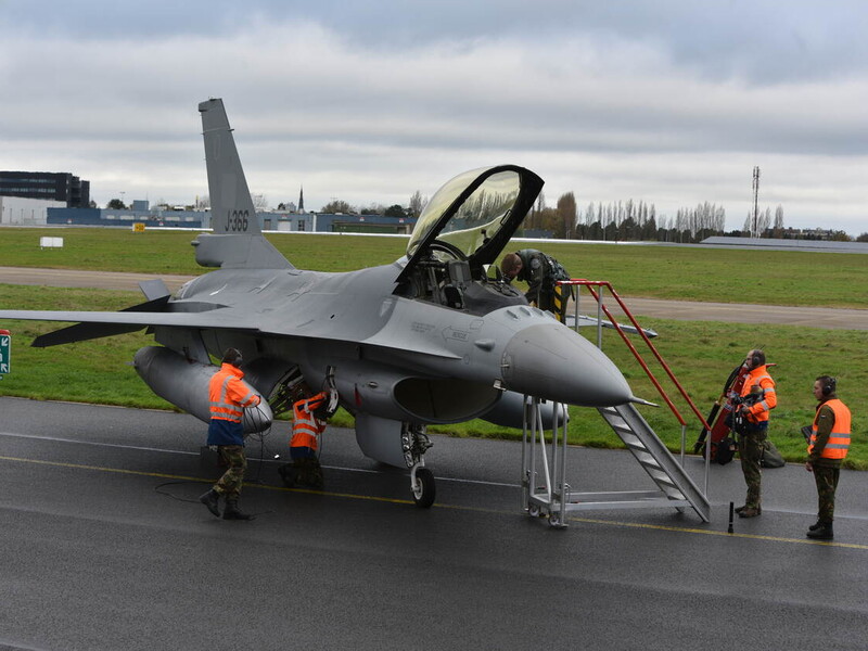 Нидерланды передали пять F-16 в румынский центр обучения пилотов из Украины